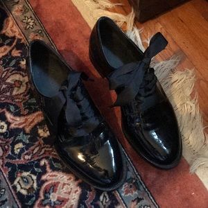 Patent leather oxford with ribbon laces